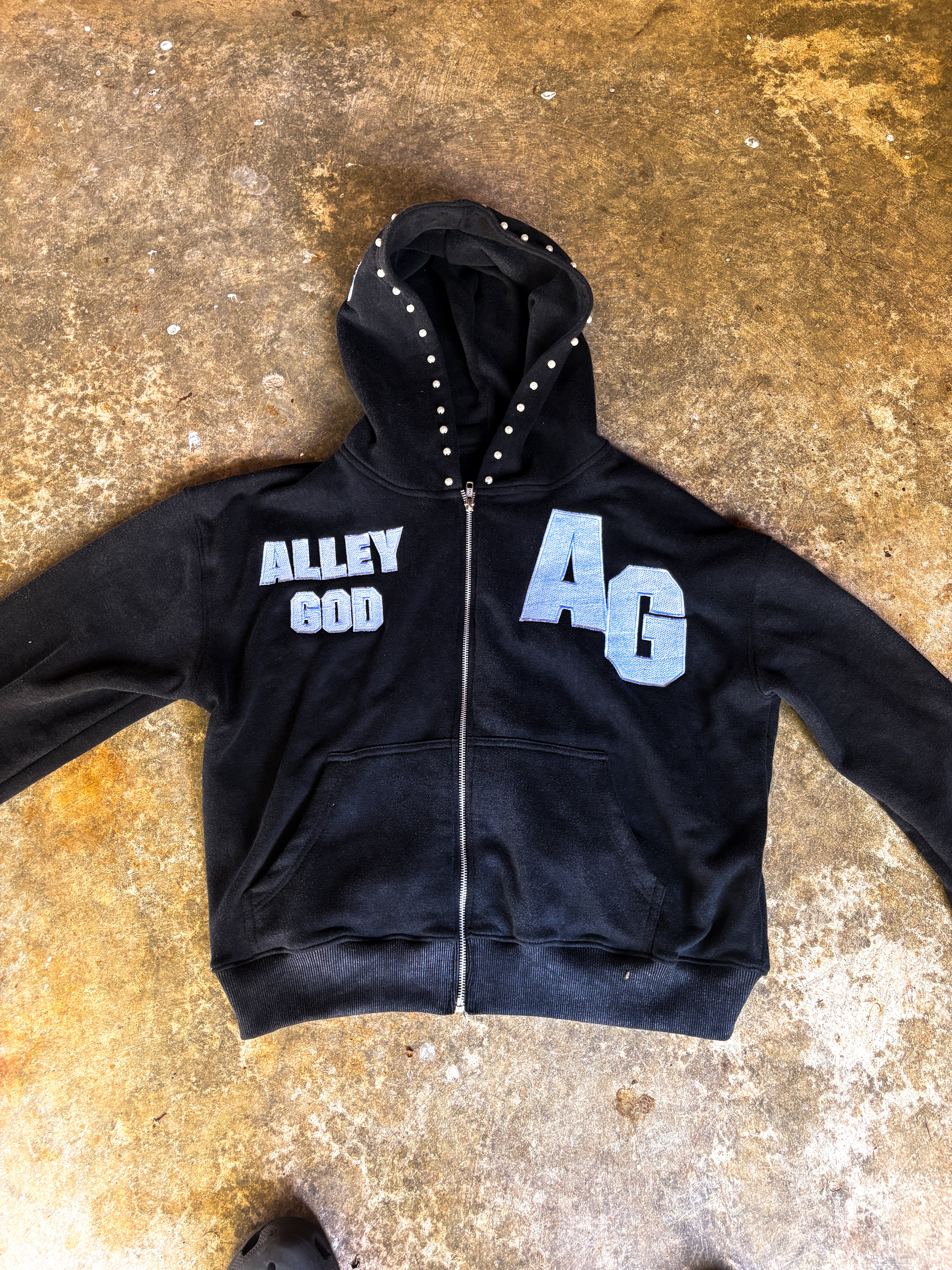 ZIP UP