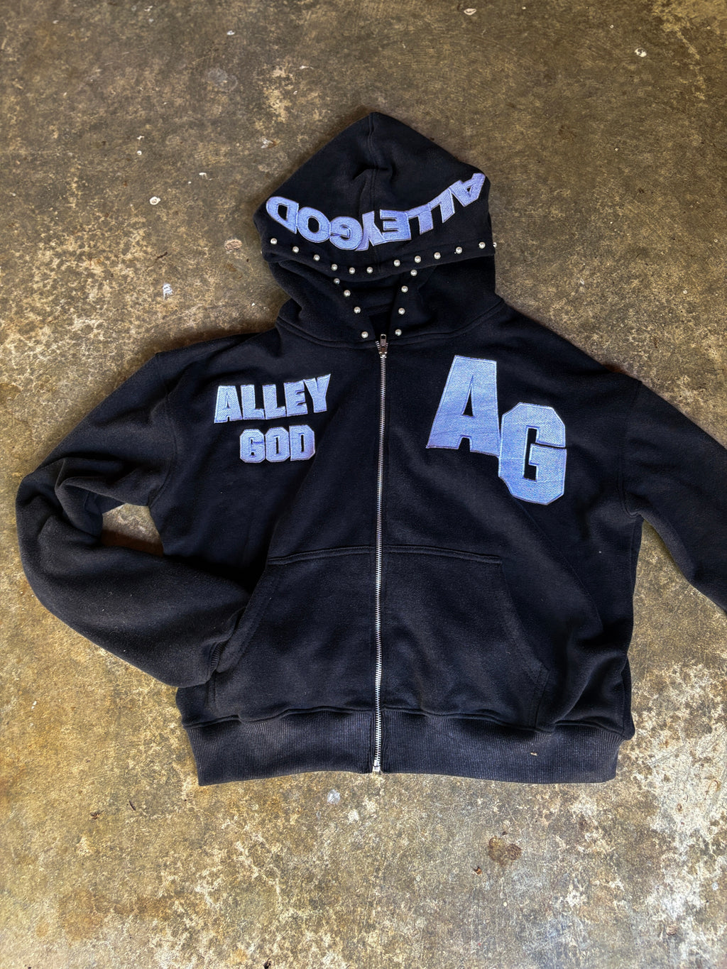 ZIP UP